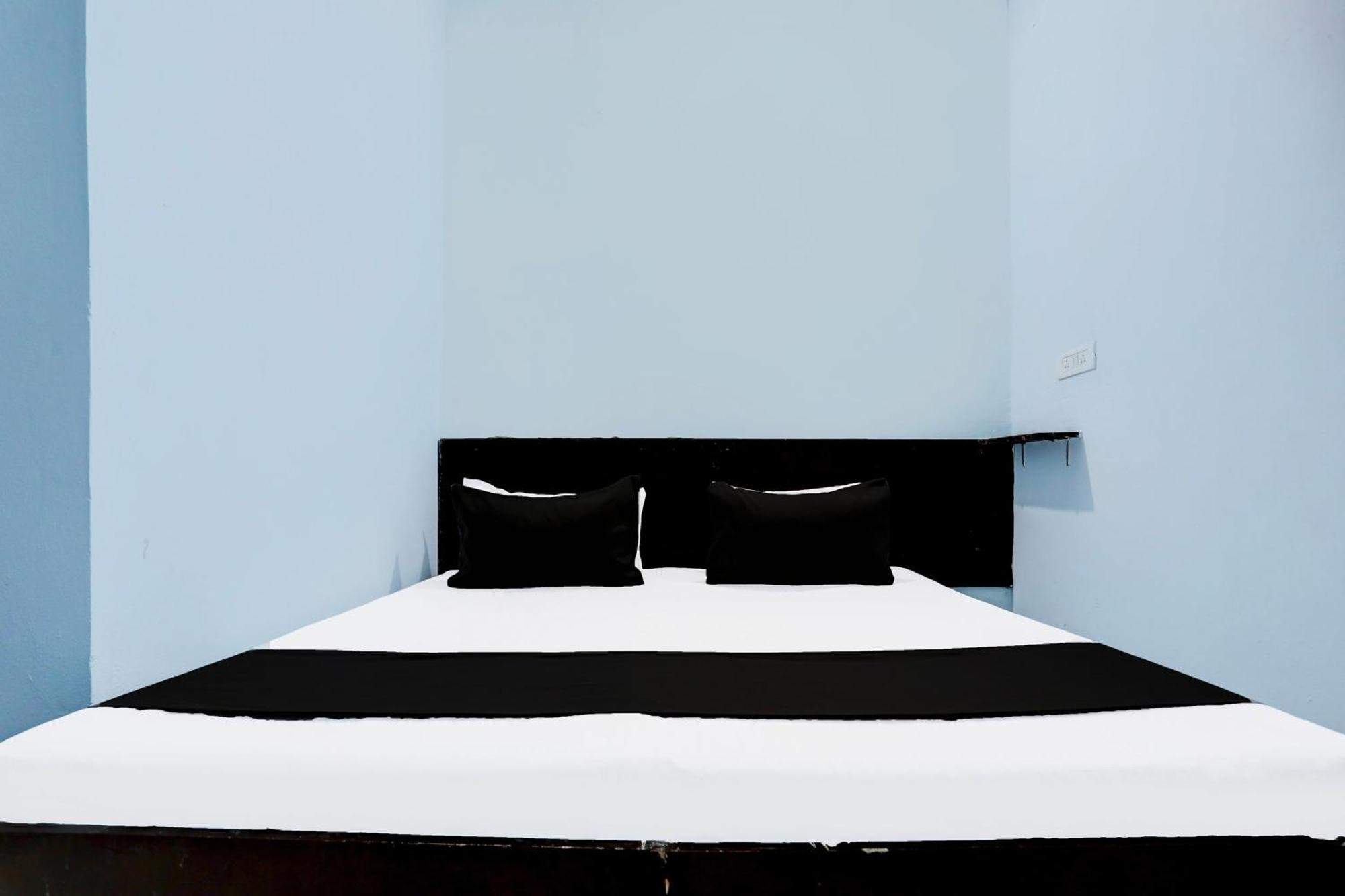 Spot On New Diamond Guest House Rudrapur Exterior photo