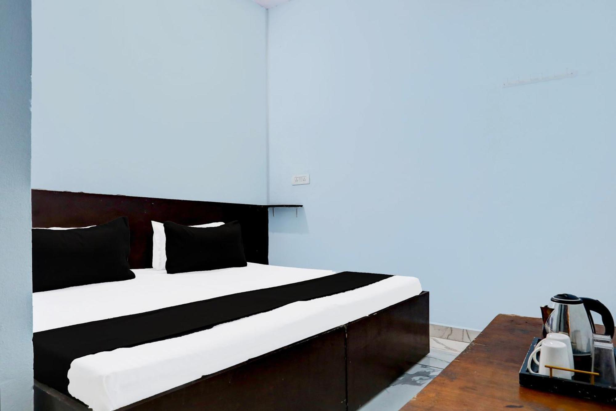 Spot On New Diamond Guest House Rudrapur Exterior photo