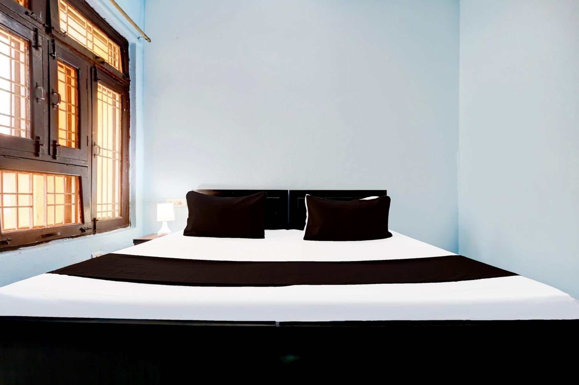 Spot On New Diamond Guest House Rudrapur Exterior photo