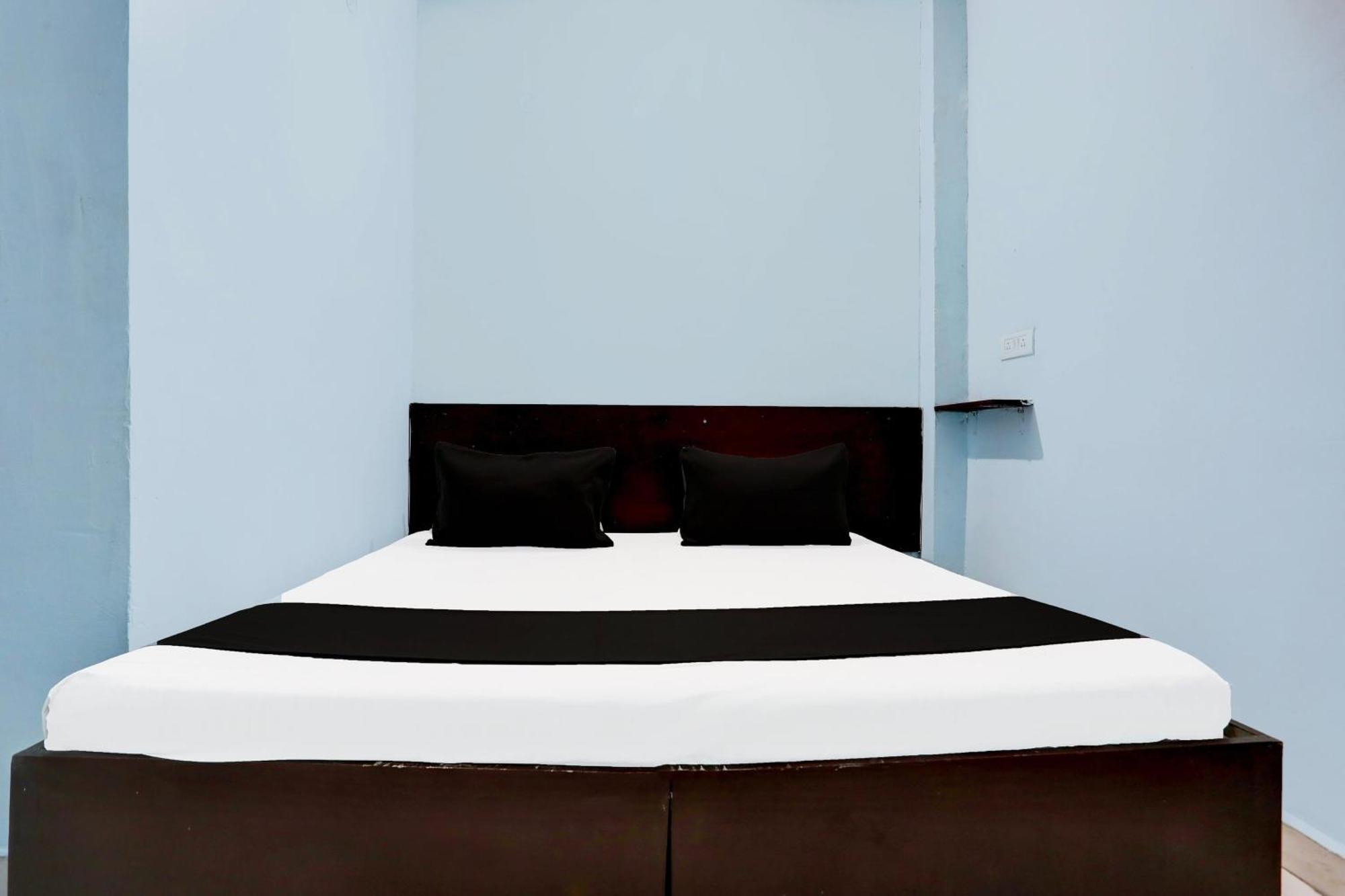 Spot On New Diamond Guest House Rudrapur Exterior photo