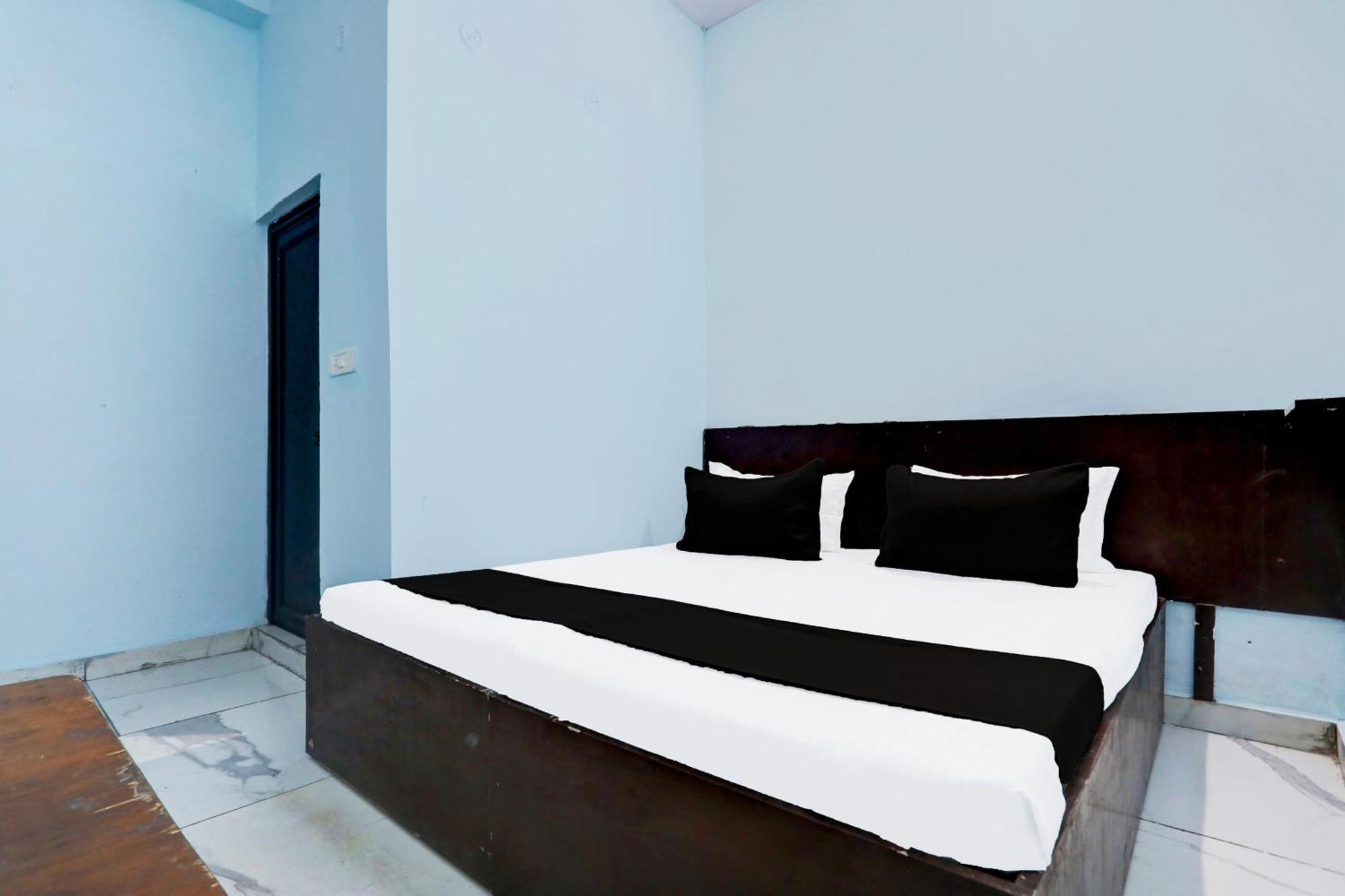 Spot On New Diamond Guest House Rudrapur Exterior photo