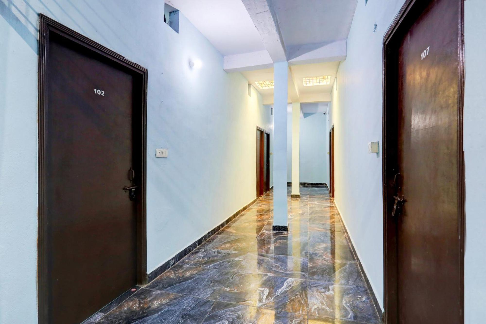 Spot On New Diamond Guest House Rudrapur Exterior photo